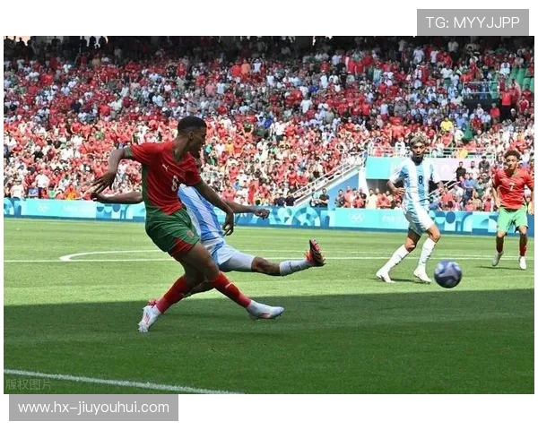 足球球员翻包事件解析为何成了球场上的热门话题